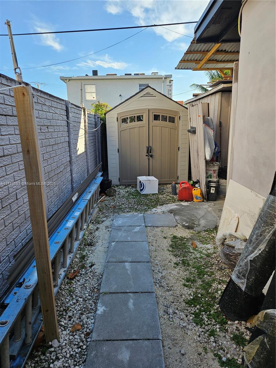 LAWRENCE ESTATE LAND CO - Residential