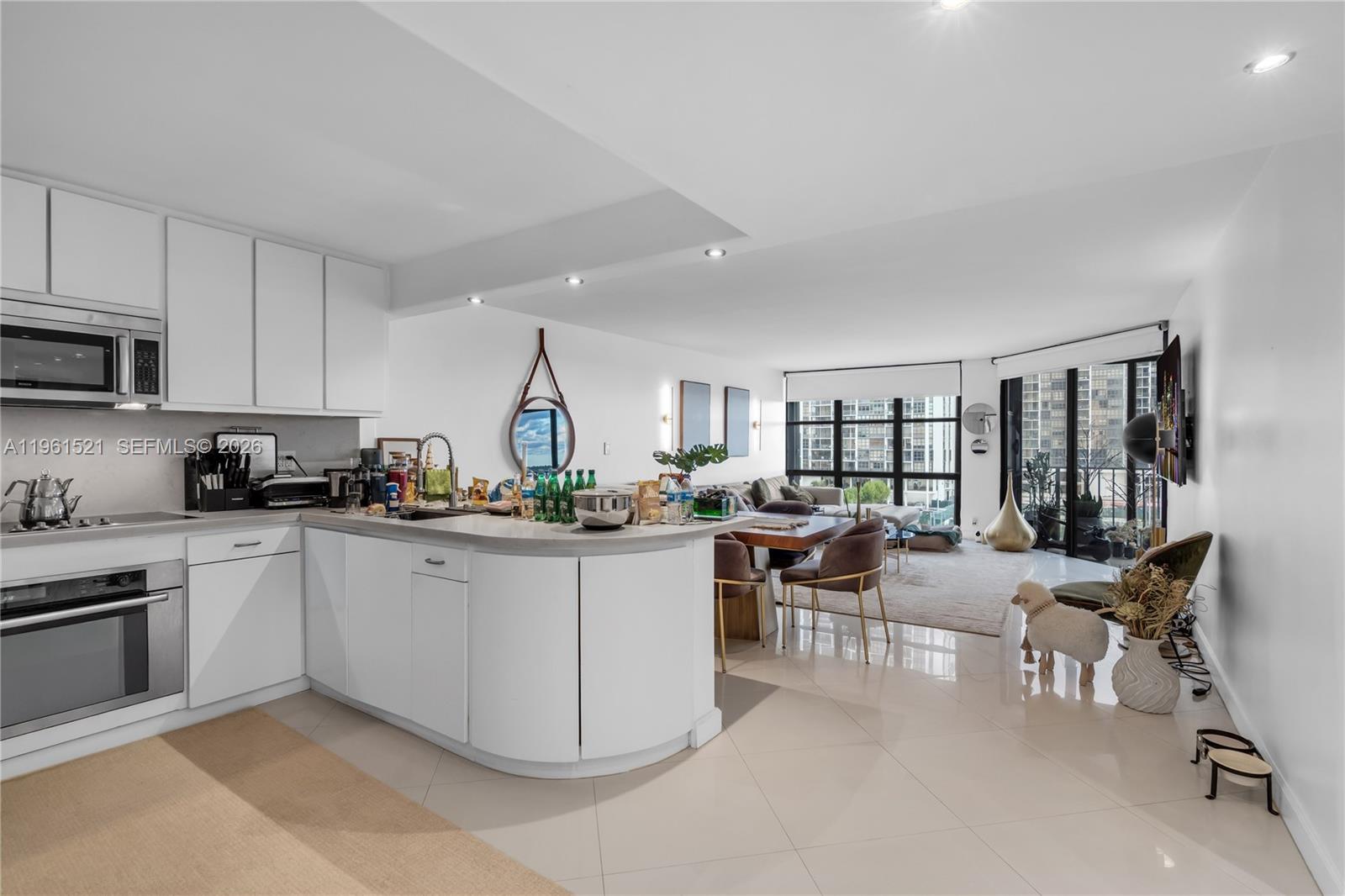 1925 Brickell Ave 606