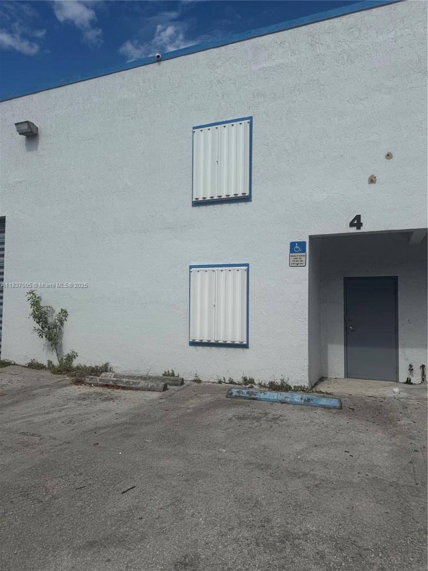 Excellent Office/Warehouse Unit located in Gated Community. 1,273 SF Total with Office, 1 ADA Bathroom, 20' High Twin Tee Concrete Ceilings, 3 Phase Electric and located in best area of Hialeah. Will not last. Will not last! Easy access to 826, I-75 and Florida Turnpike. Call listing agent for approved uses. No mechanic, body shops, boat, granite/marble or carpentry uses. Built in 2005 and maintained very well. No Illegal additions. Clean unit!!
