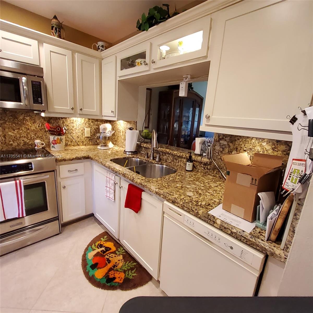 VILLAS OF BONAVENTURE AT - Residential