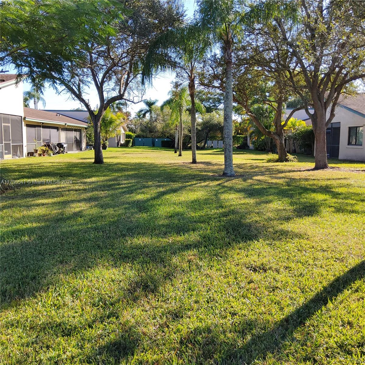 VILLAS OF BONAVENTURE AT - Residential