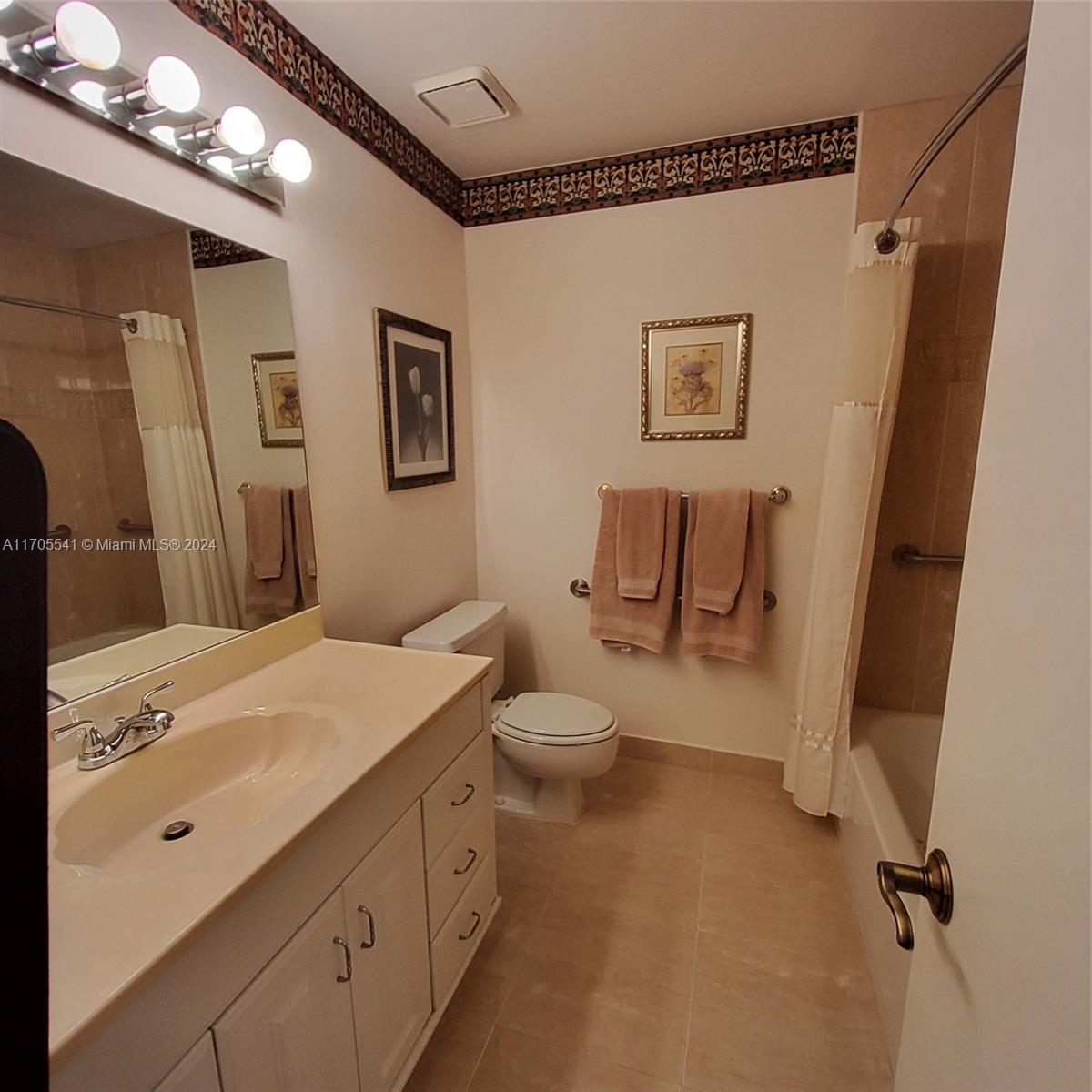 VILLAS OF BONAVENTURE AT - Residential