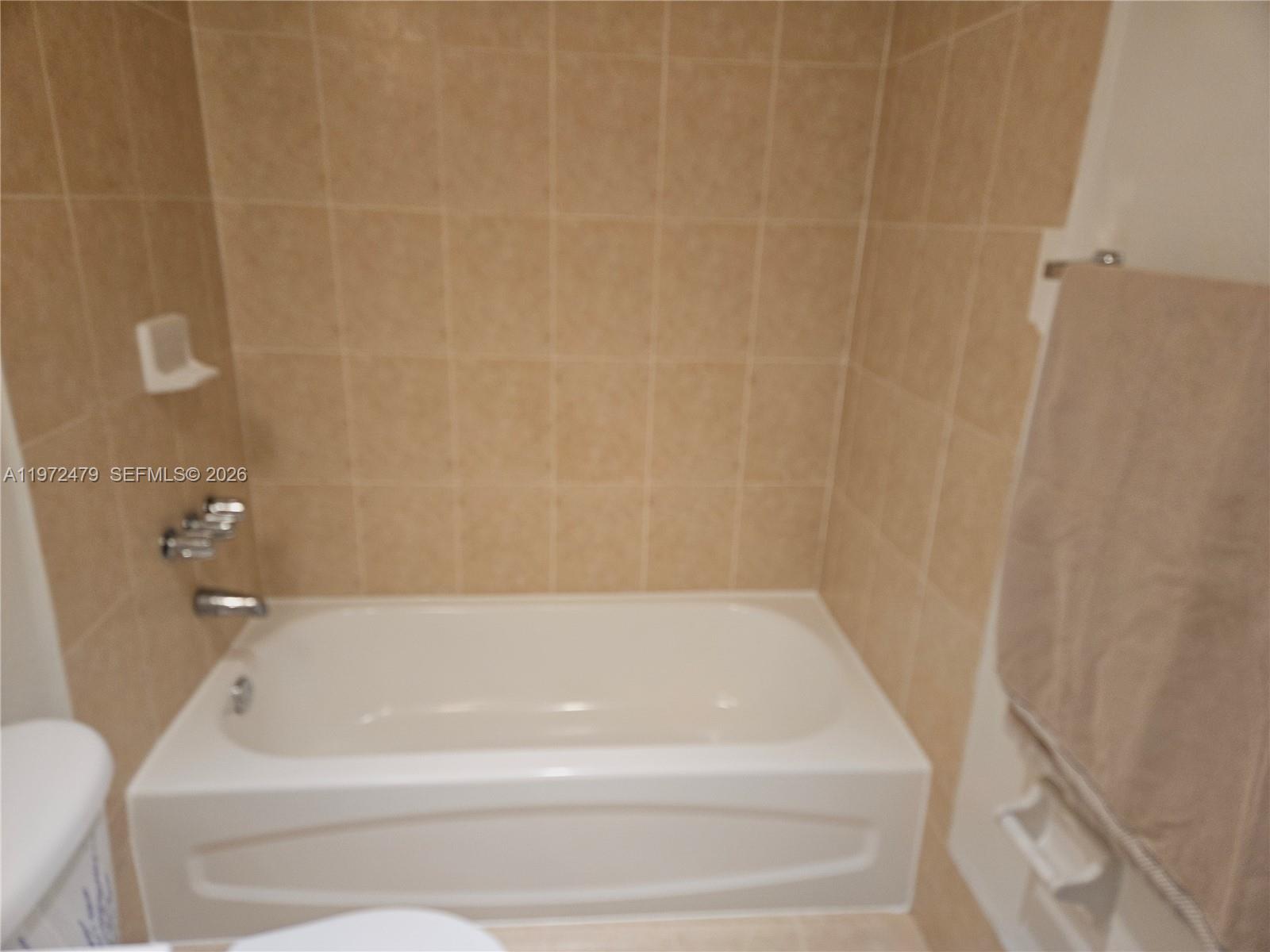 YOLANDA VILLAS CONDO - Residential