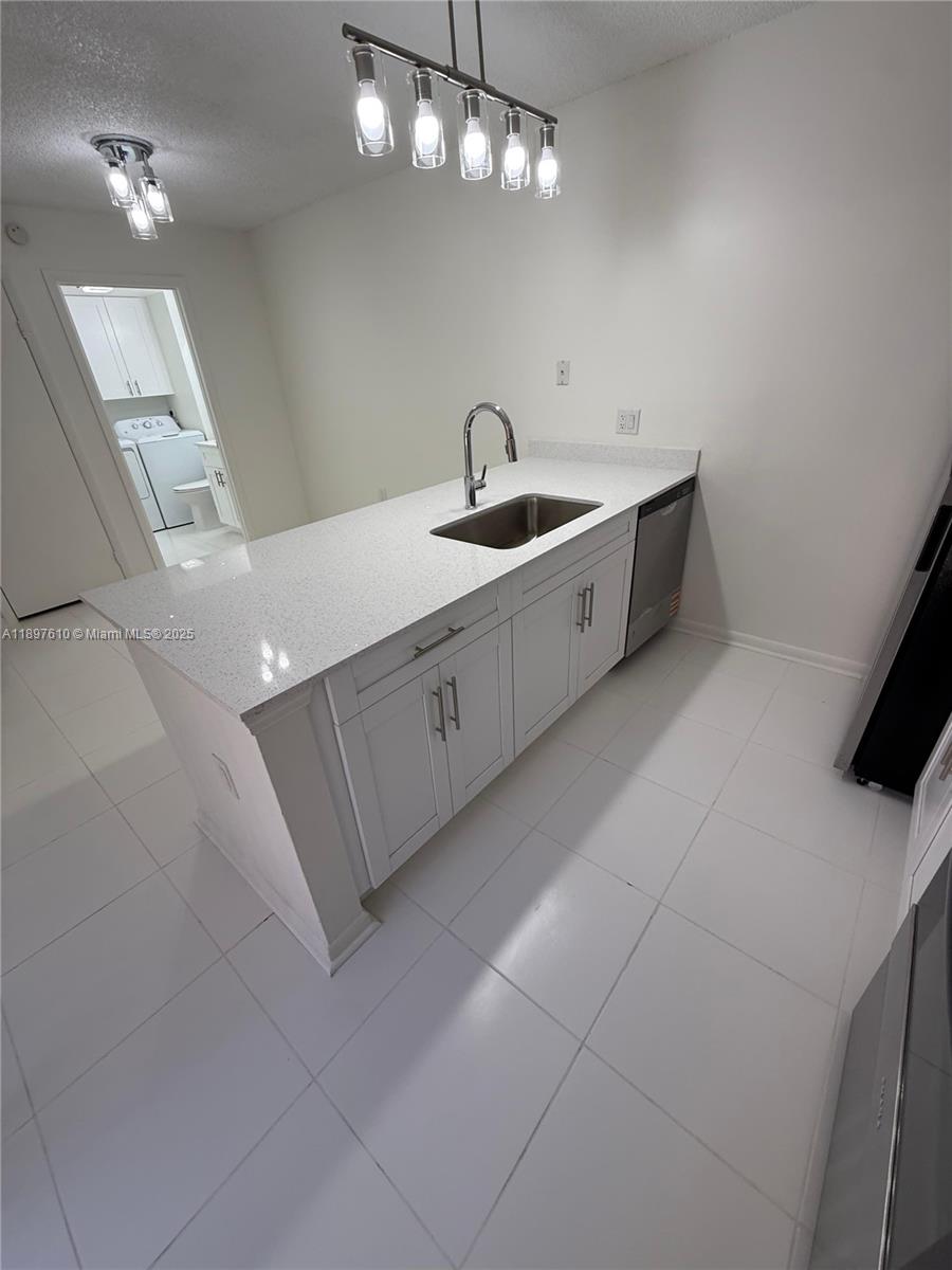 WATERSIDE LUXURY TOWNHOME - Residential Lease
