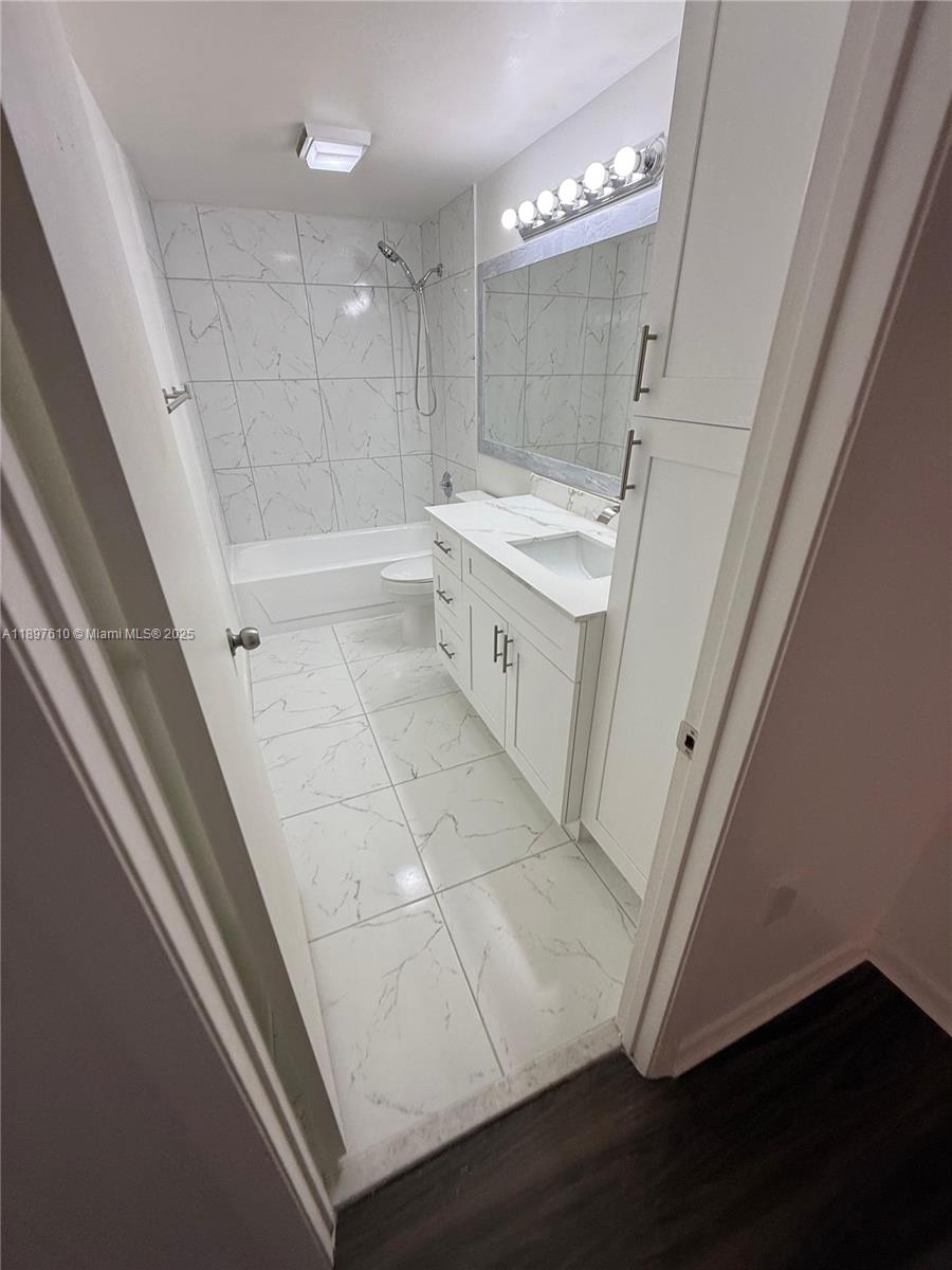 WATERSIDE LUXURY TOWNHOME - Residential Lease