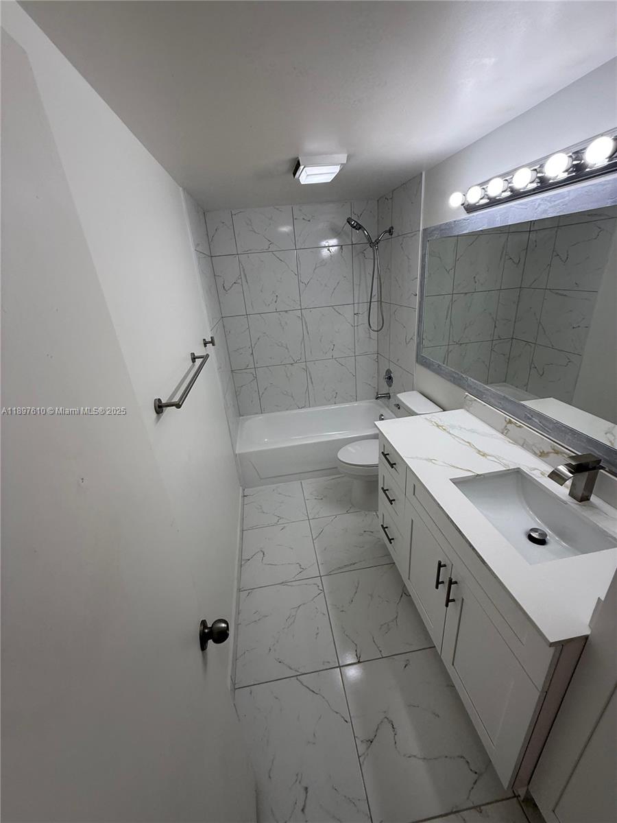 WATERSIDE LUXURY TOWNHOME - Residential Lease