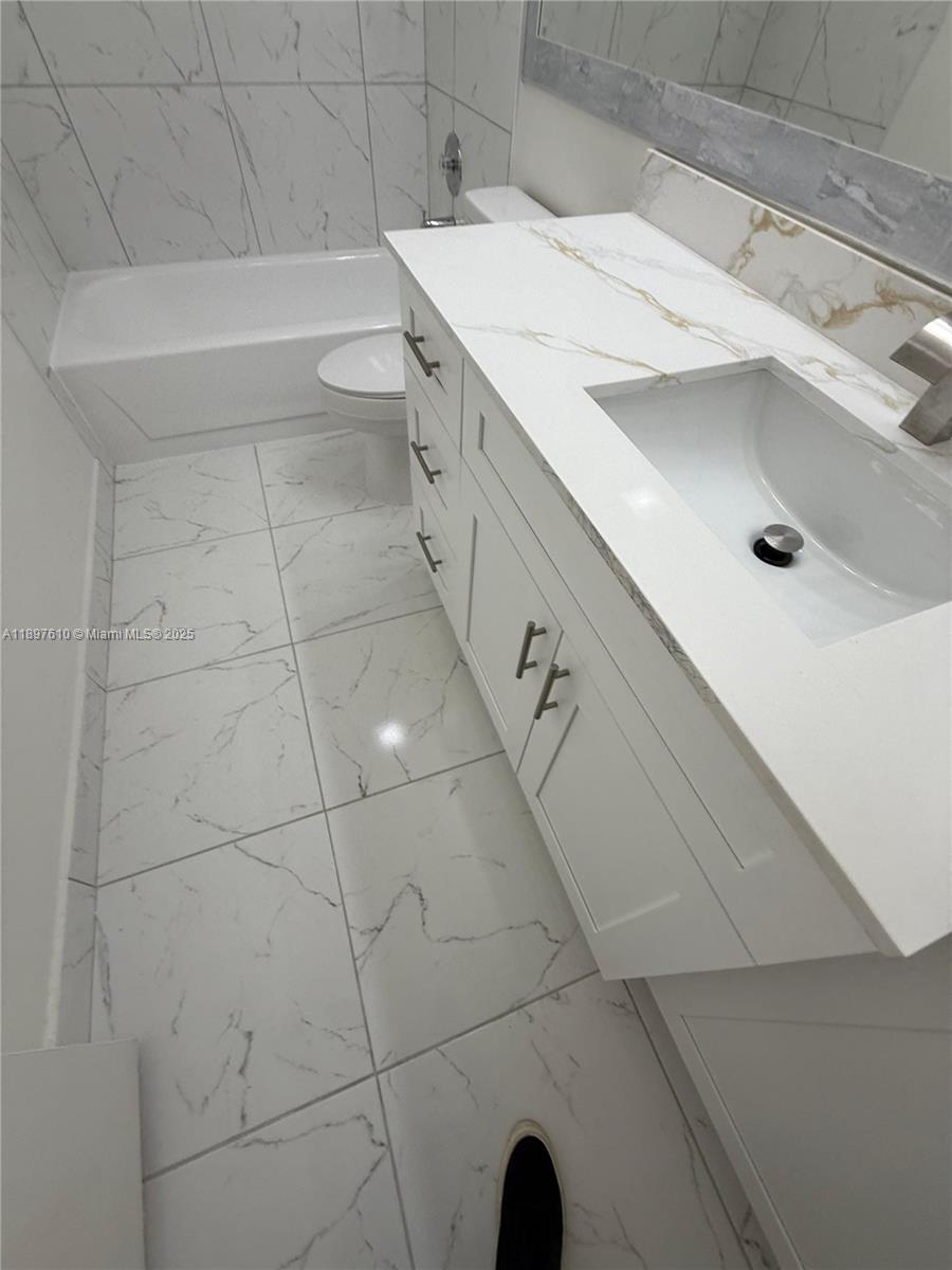 WATERSIDE LUXURY TOWNHOME - Residential Lease