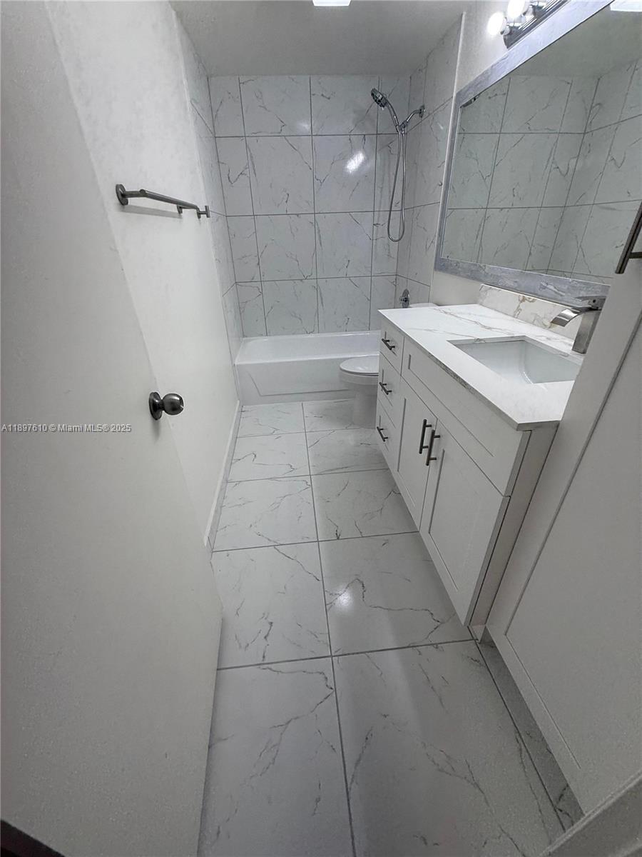 WATERSIDE LUXURY TOWNHOME - Residential Lease