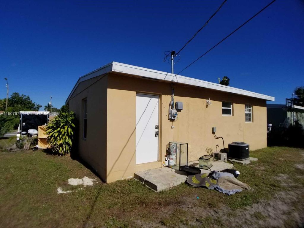 Photo of 1376 11th St #1376, West Palm Beach, FL 33401 (MLS # A11507978)