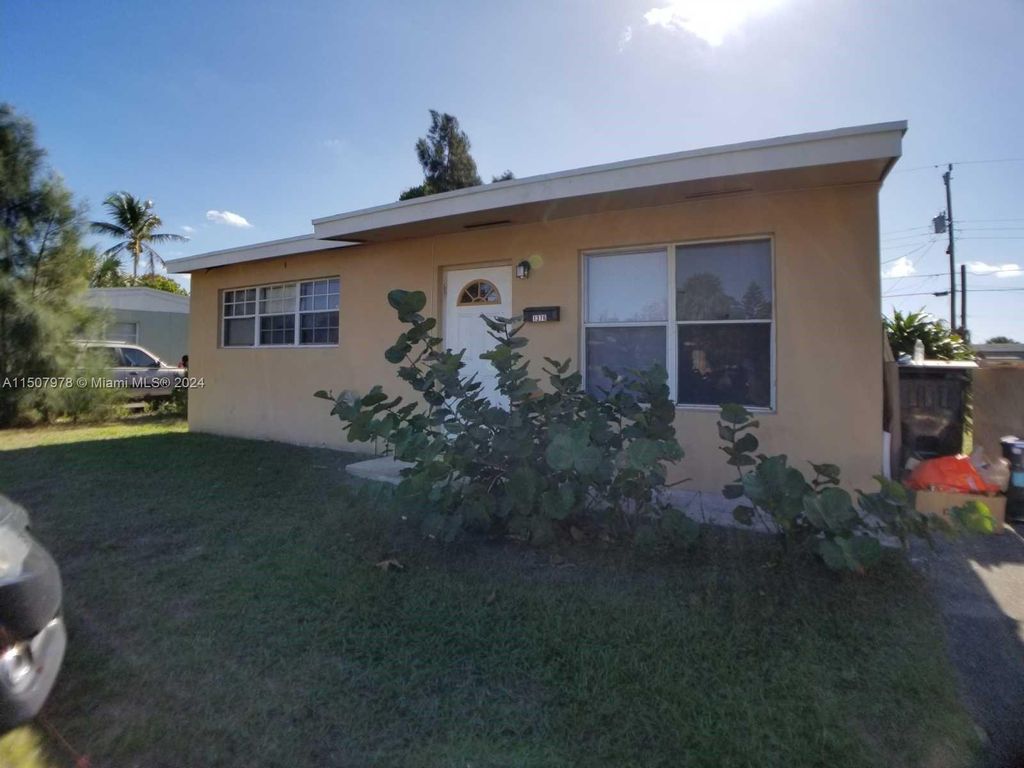 Photo of 1376 11th St #1376, West Palm Beach, FL 33401 (MLS # A11507978)