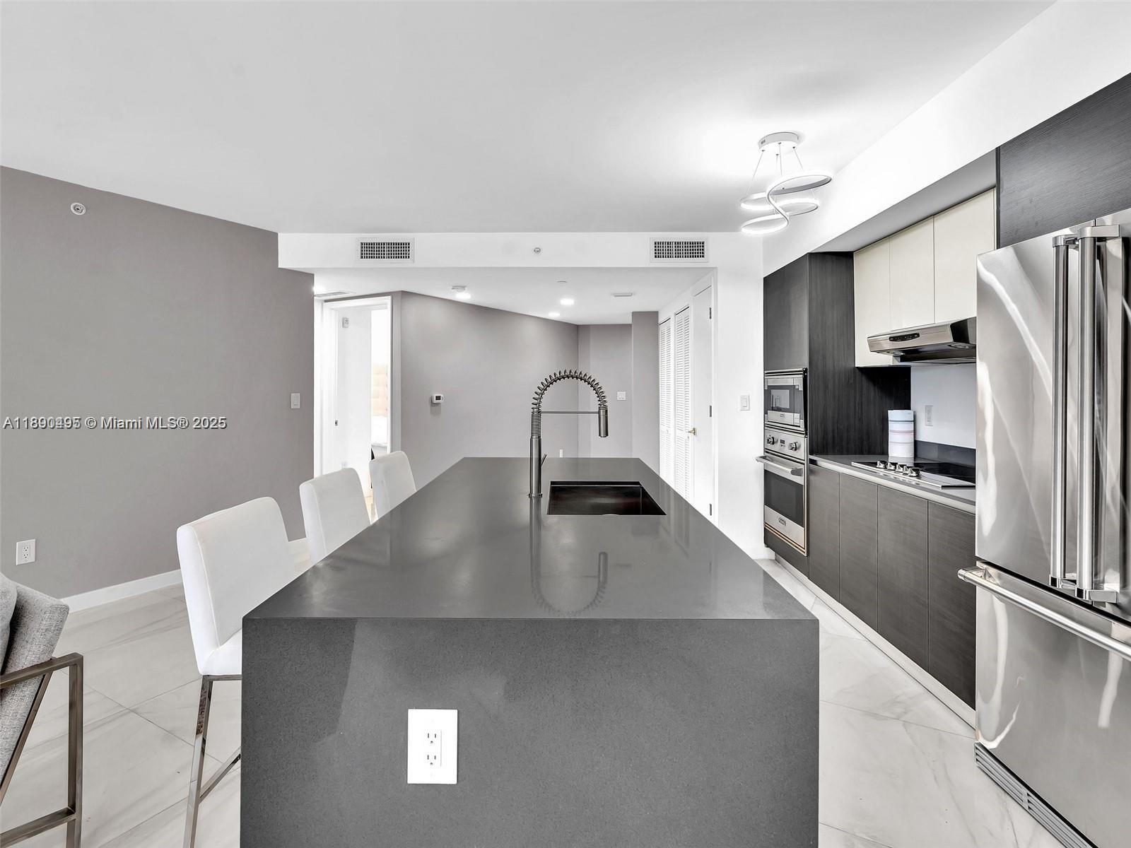 BAY HARBOUR ISLAND - Residential