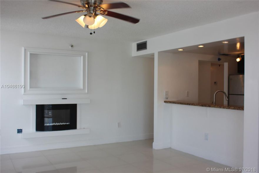 2 Bed 2 Bath Split floor plan. Ideally located! Lots of lights