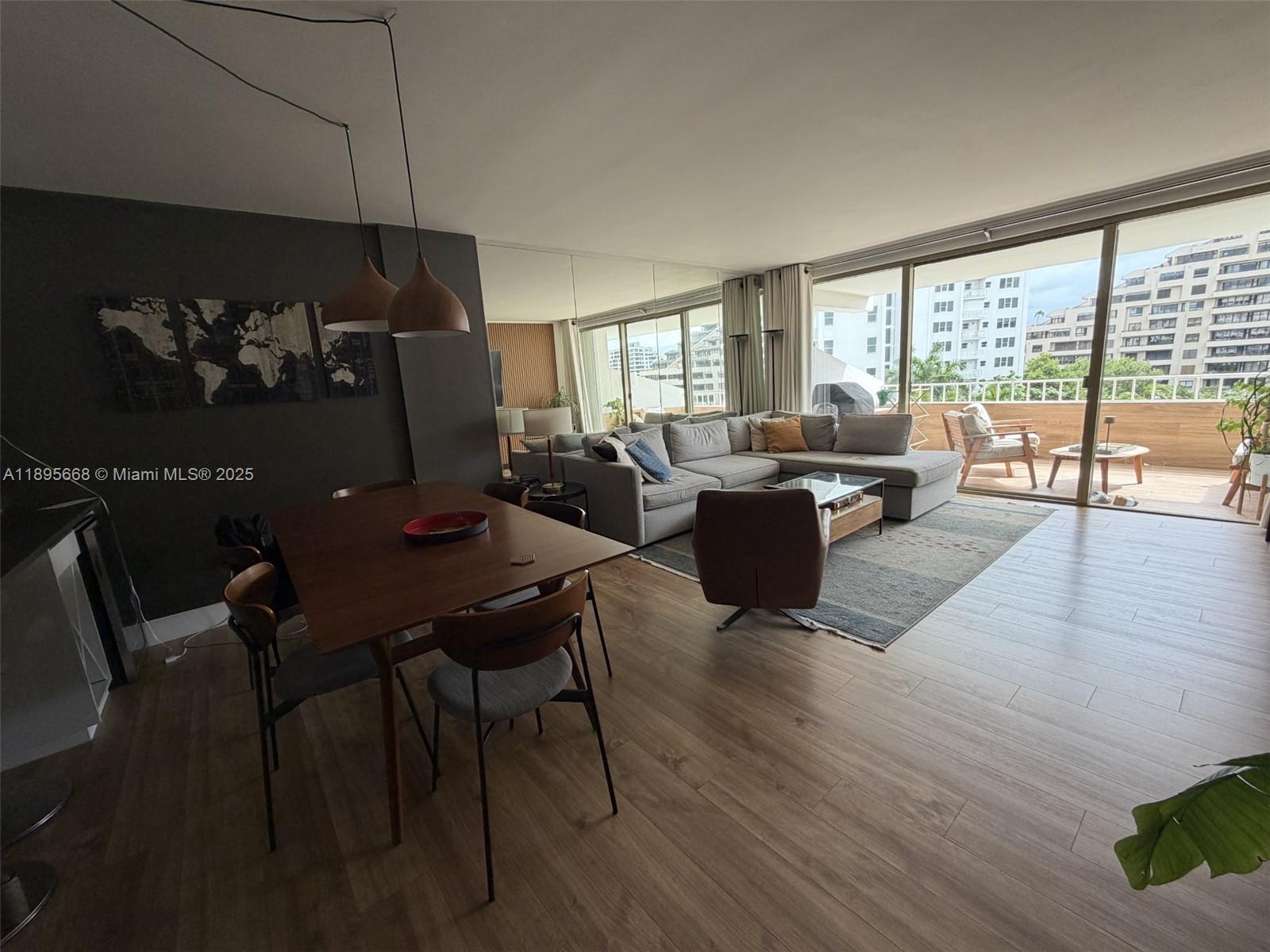 COMMODORE CLUB SOUTH COND - Residential