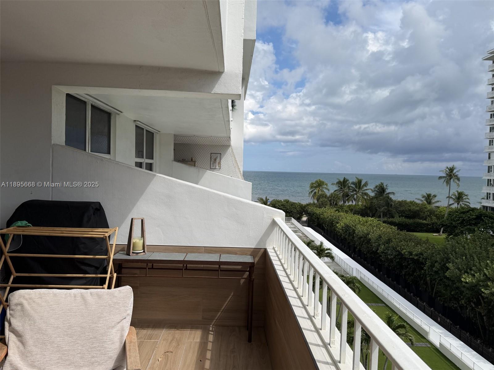 COMMODORE CLUB SOUTH COND - Residential