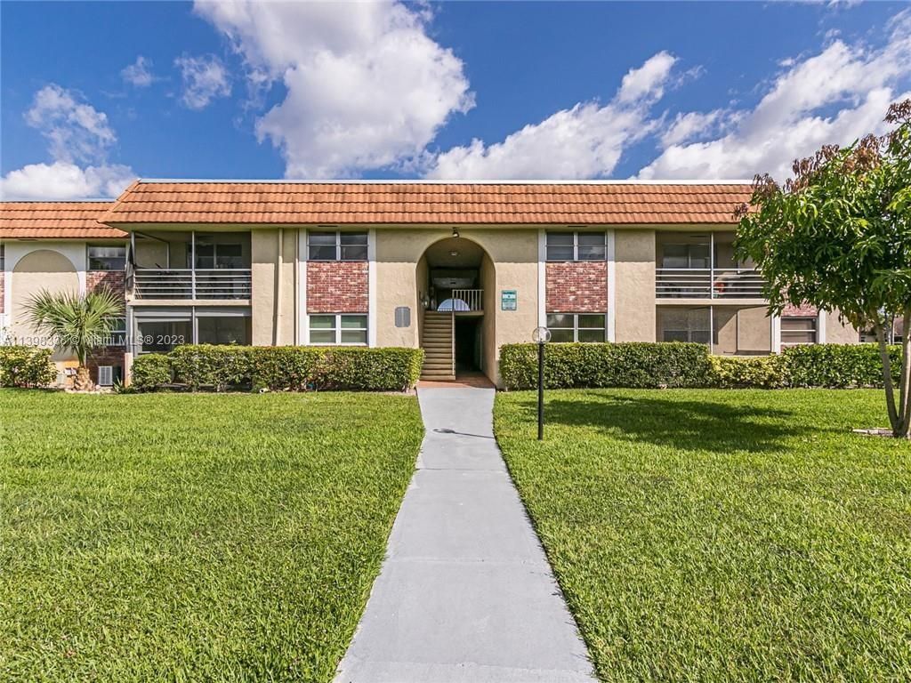 Photo of 22735 SW 66th Ave #202, Boca Raton, FL 33428 (MLS # A11398338)