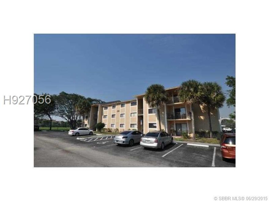 COZY 2/2 , LOCATED IN PEMBROKE PINES. SPACIOUS KITCHEN. UPDGRADED UNIT WITH WOOD FLOORS, WASHER AND DRYER INSIDE THE UNIT-BALCONY . GREAT FOR INVESMENT OR HOME
