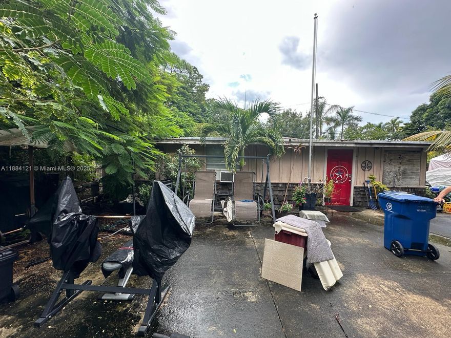 Fix and flip opportunity with huge lot size! Potential to split the parcel and own land separately! Cash only please see broker remarks