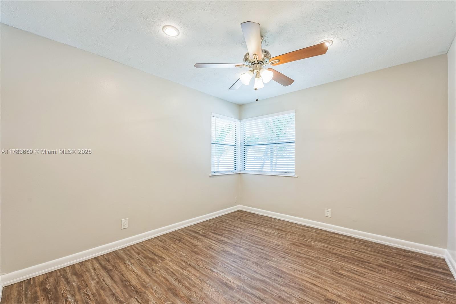 BOCA TRAILS 1 - Residential