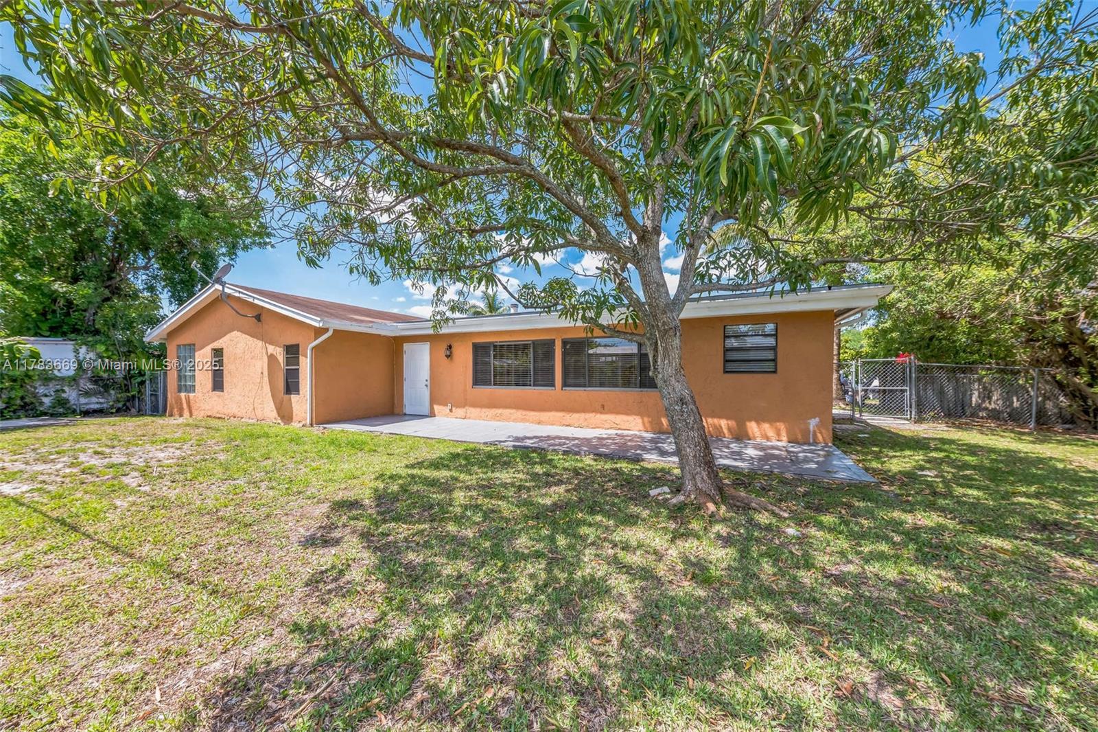 BOCA TRAILS 1 - Residential