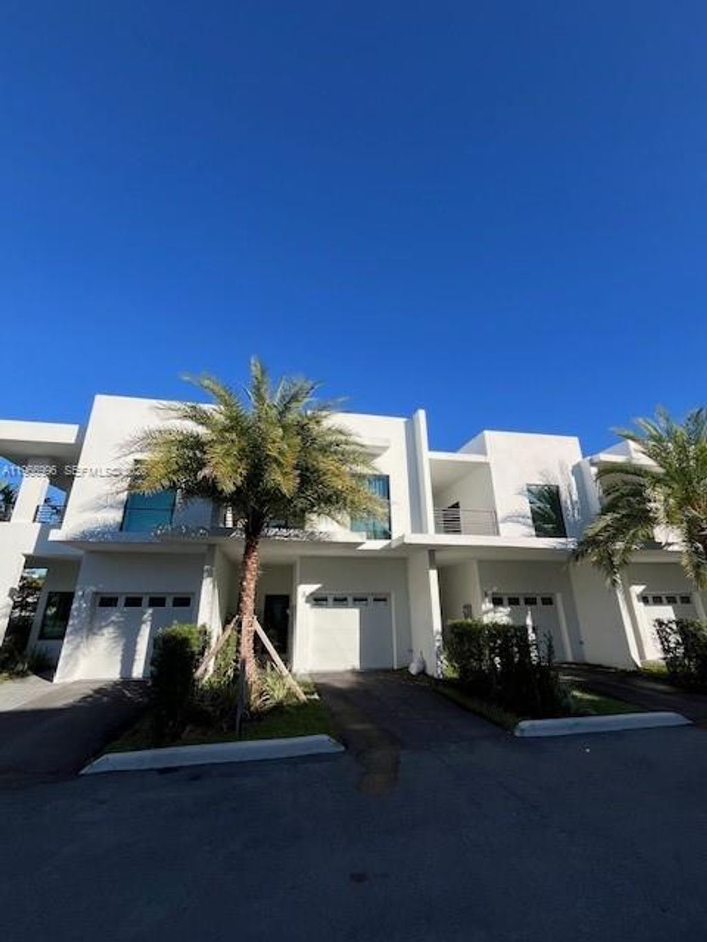 Photo of 2526 Pierce St #14, Hollywood, FL 33020 (MLS # A11966996)