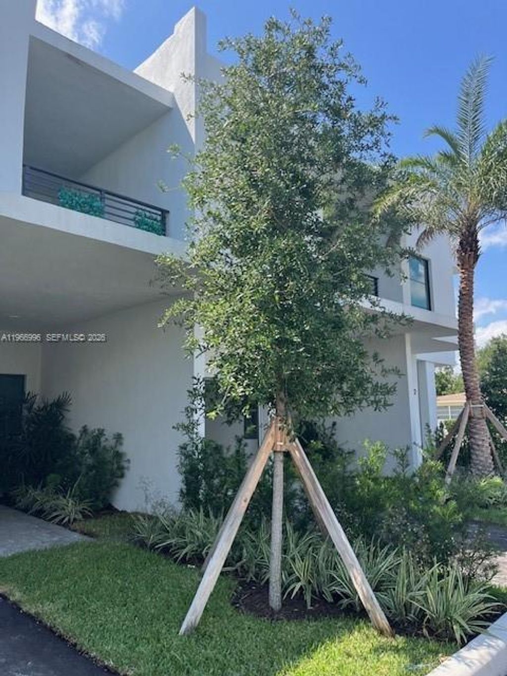 Photo of 2526 Pierce St #14, Hollywood, FL 33020 (MLS # A11966996)