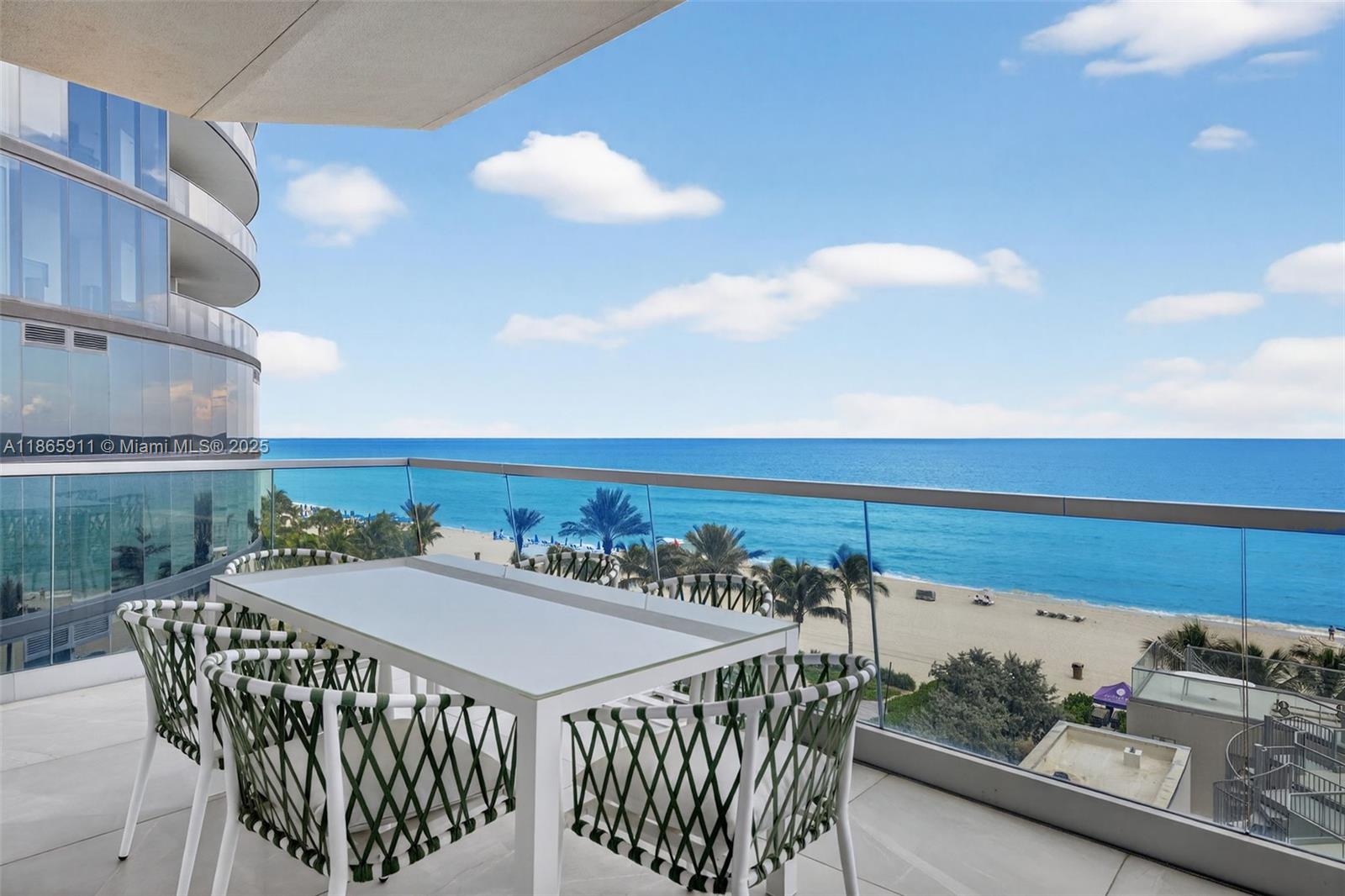 TURNBERRY OCEAN CLUB - Residential