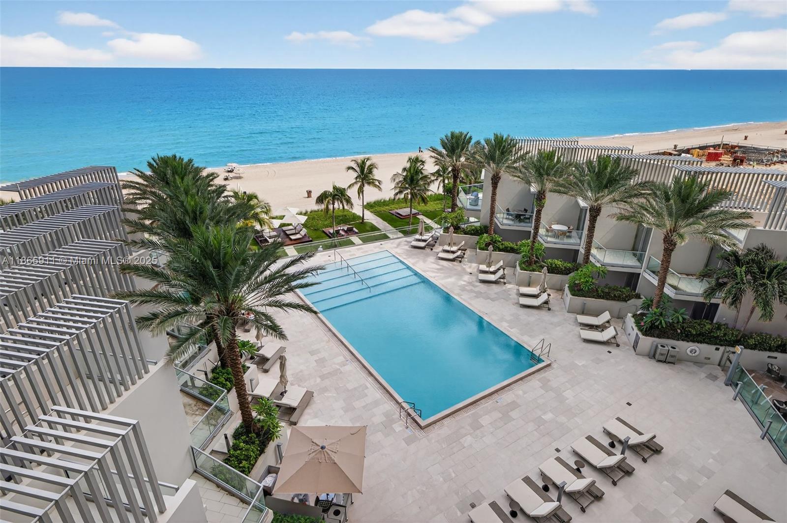 TURNBERRY OCEAN CLUB - Residential