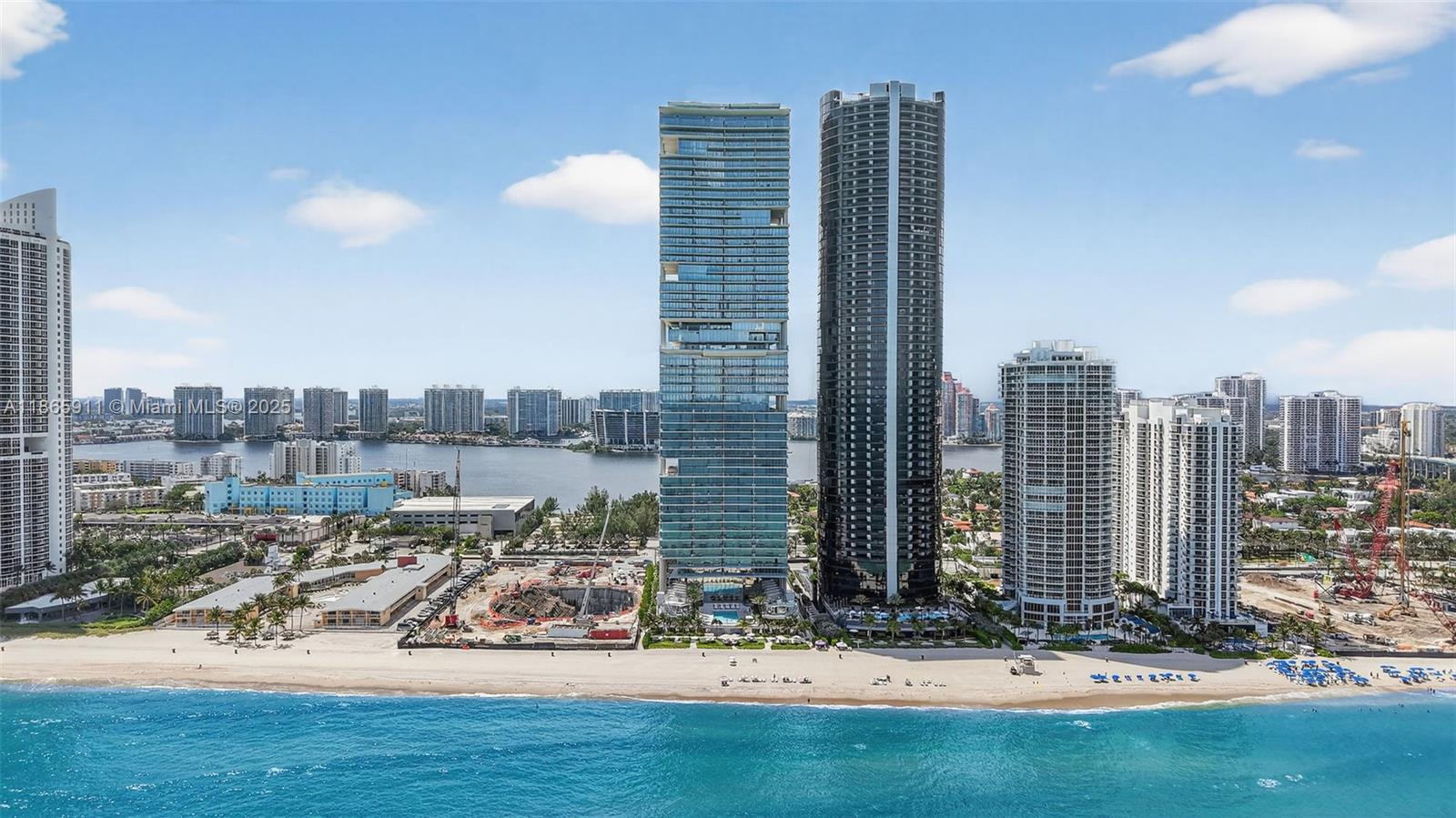 TURNBERRY OCEAN CLUB - Residential