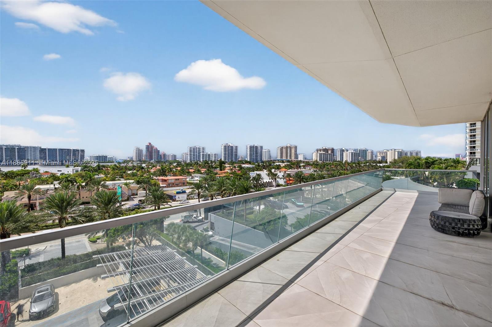 TURNBERRY OCEAN CLUB - Residential