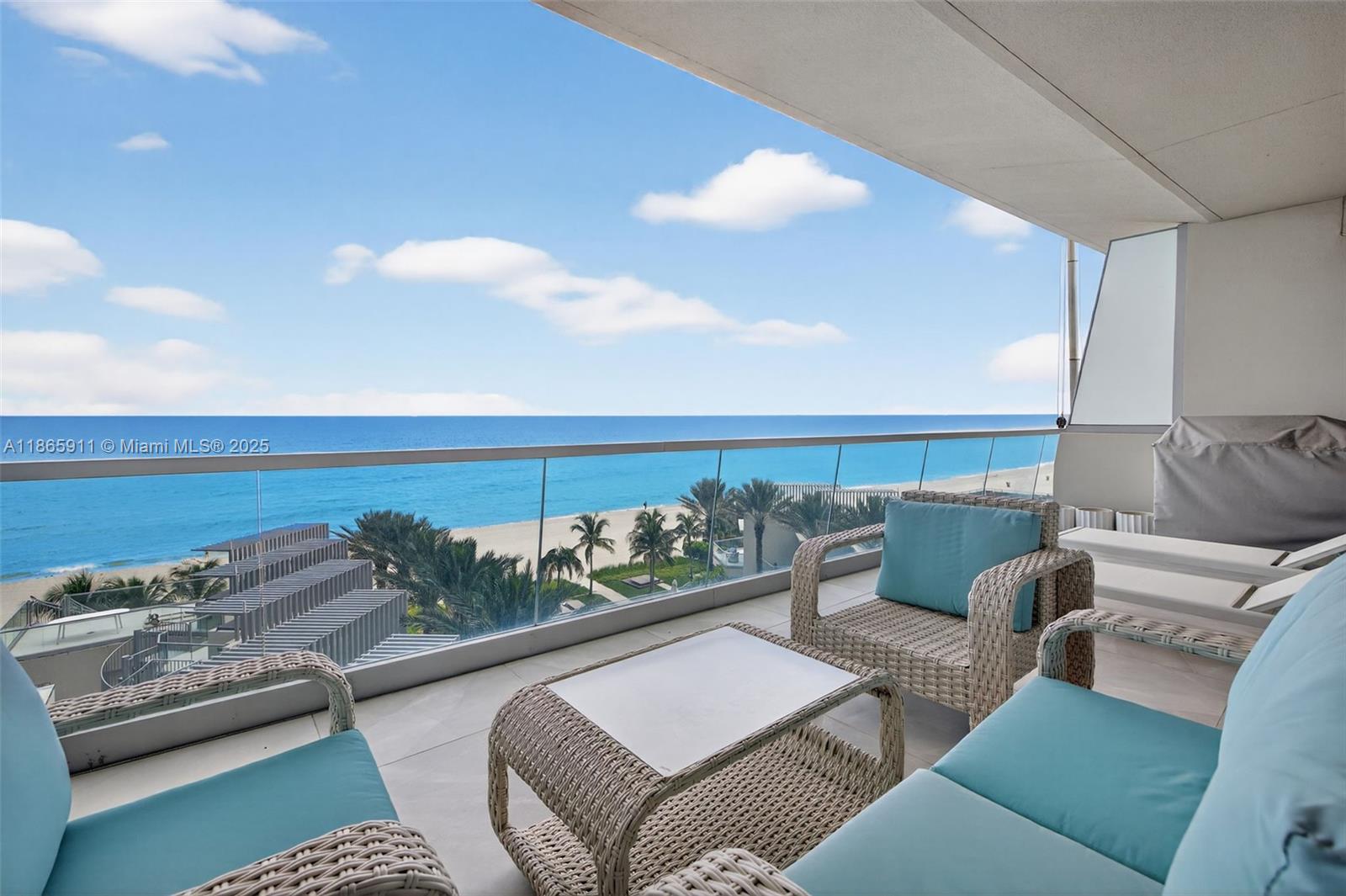 TURNBERRY OCEAN CLUB - Residential