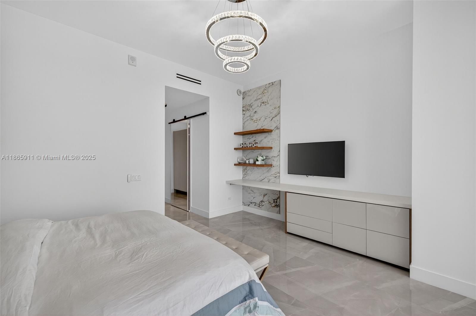TURNBERRY OCEAN CLUB - Residential