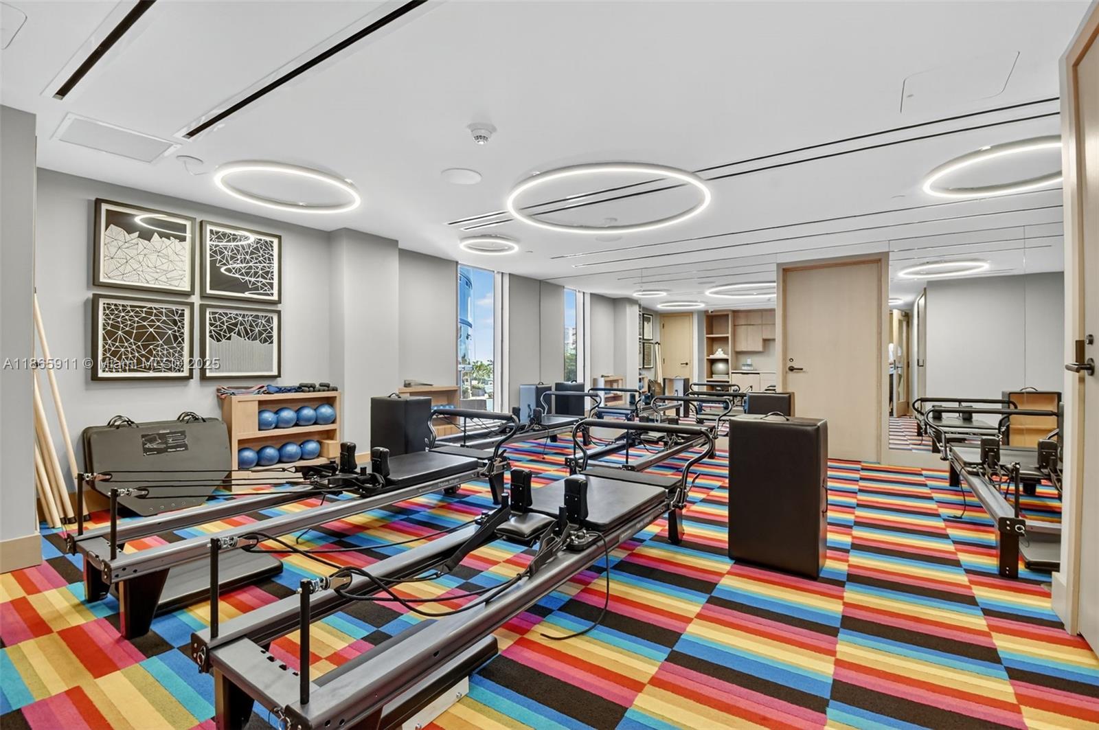 TURNBERRY OCEAN CLUB - Residential