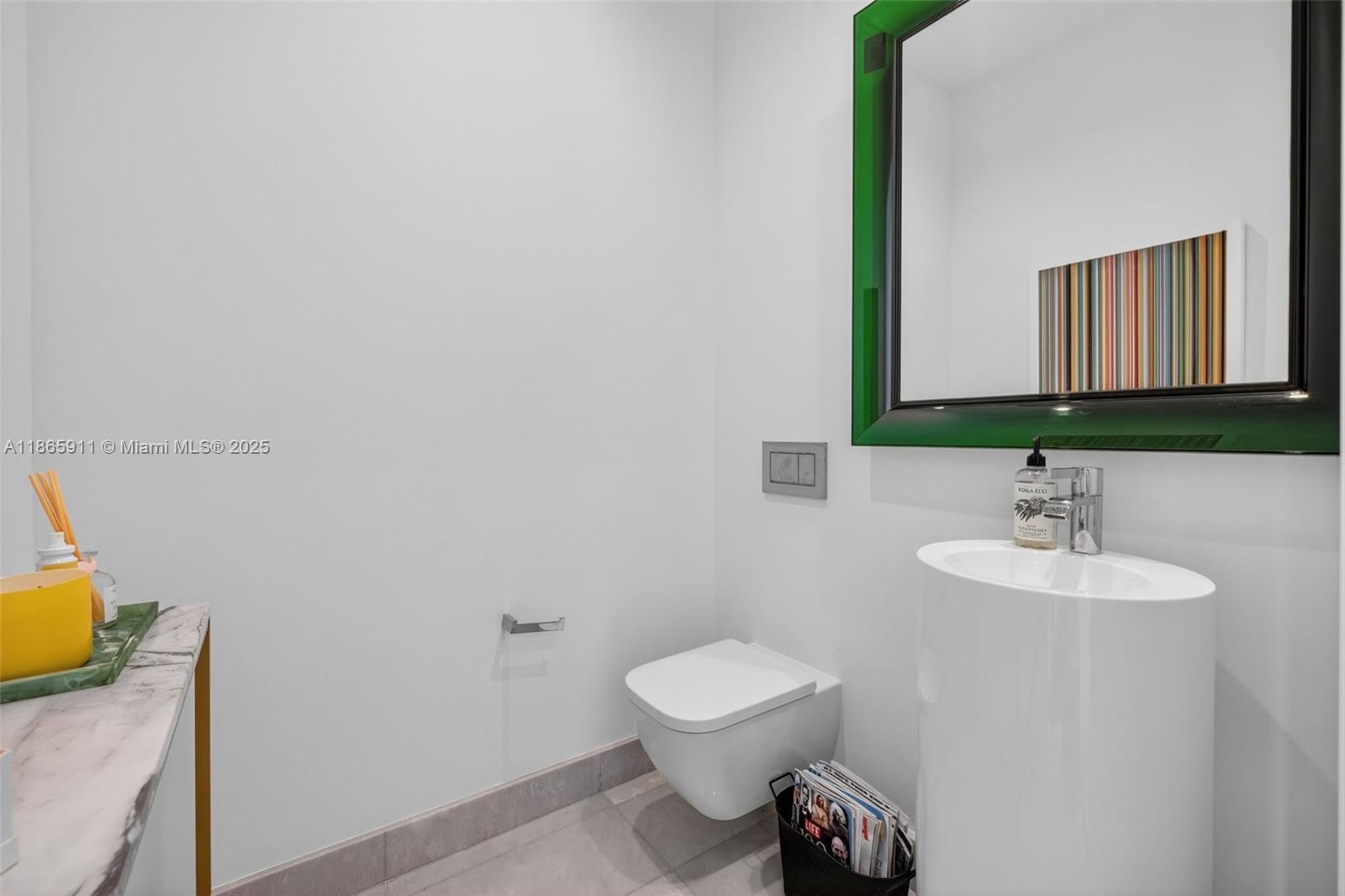 TURNBERRY OCEAN CLUB - Residential