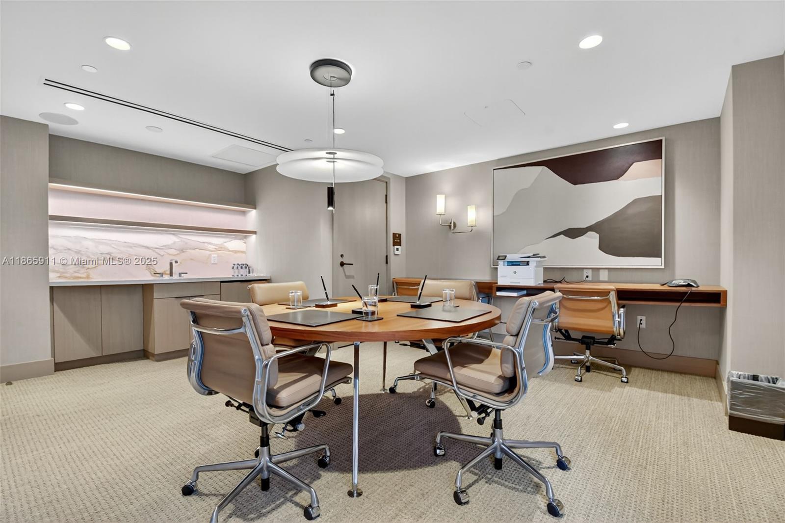 TURNBERRY OCEAN CLUB - Residential