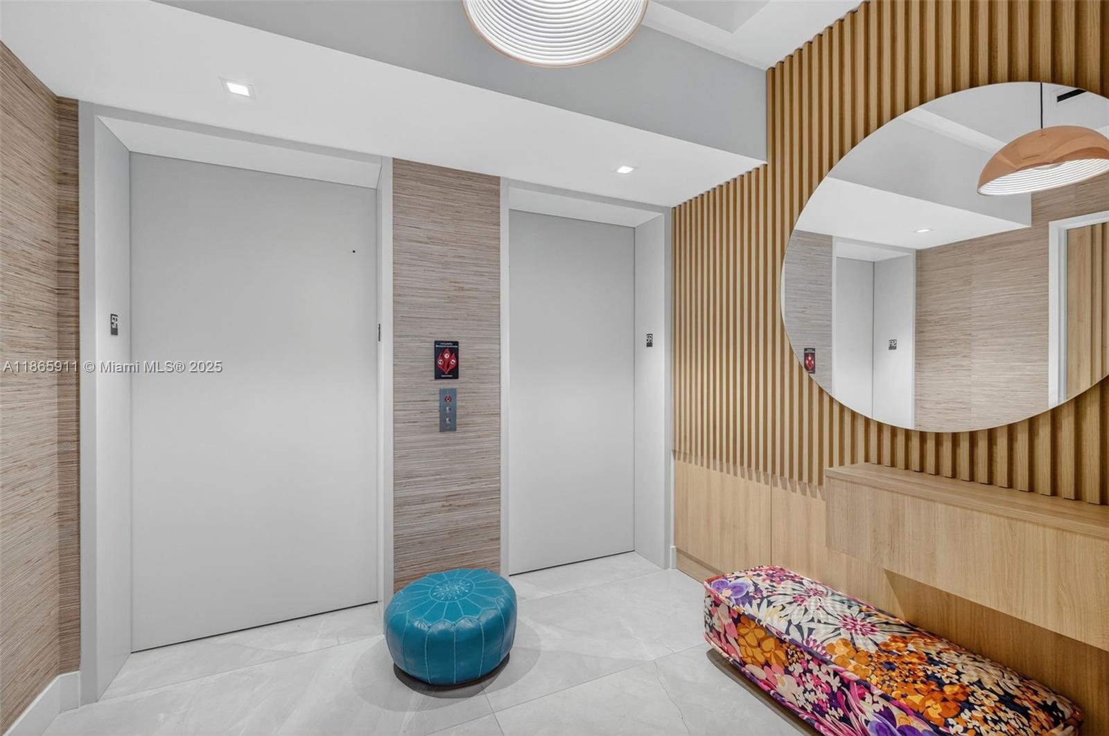 TURNBERRY OCEAN CLUB - Residential