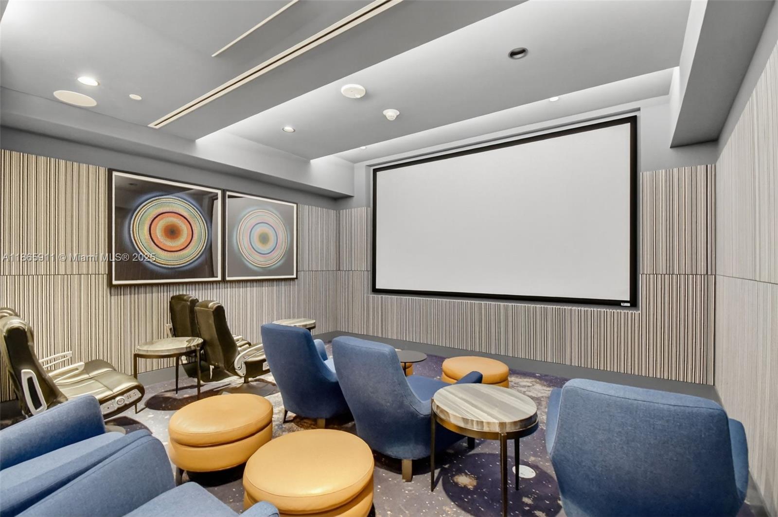 TURNBERRY OCEAN CLUB - Residential