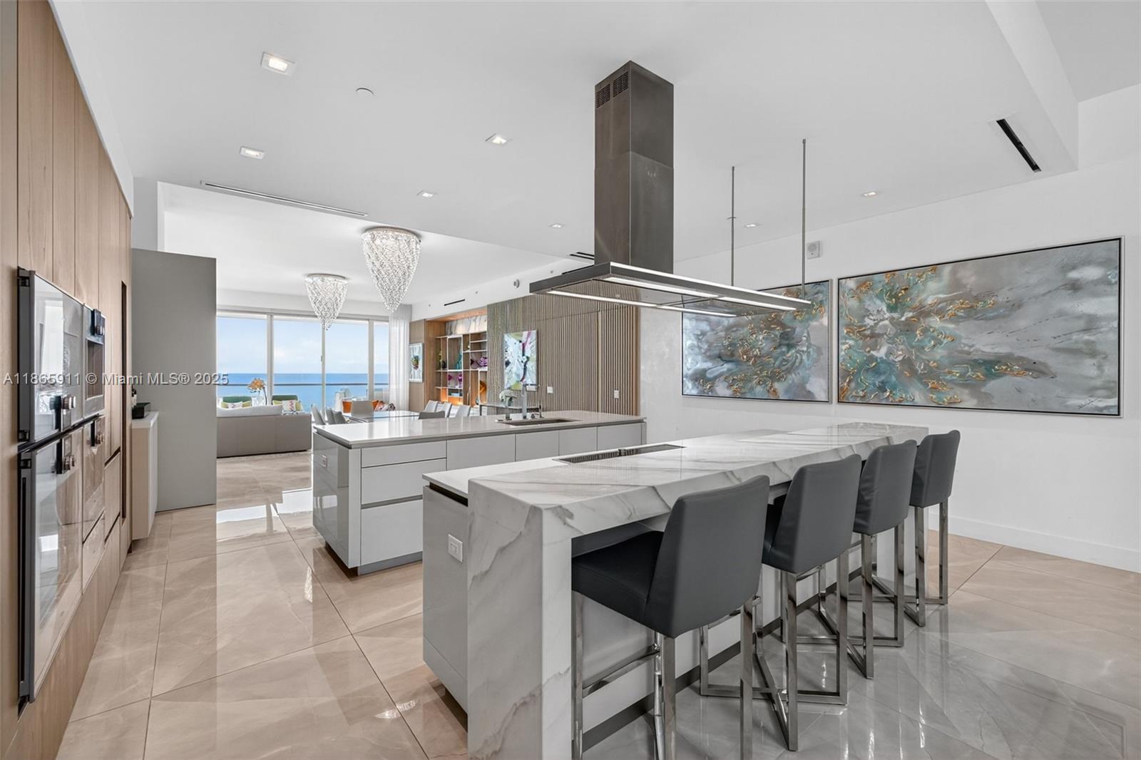 TURNBERRY OCEAN CLUB - Residential