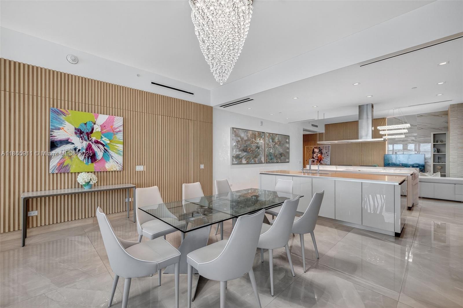 TURNBERRY OCEAN CLUB - Residential