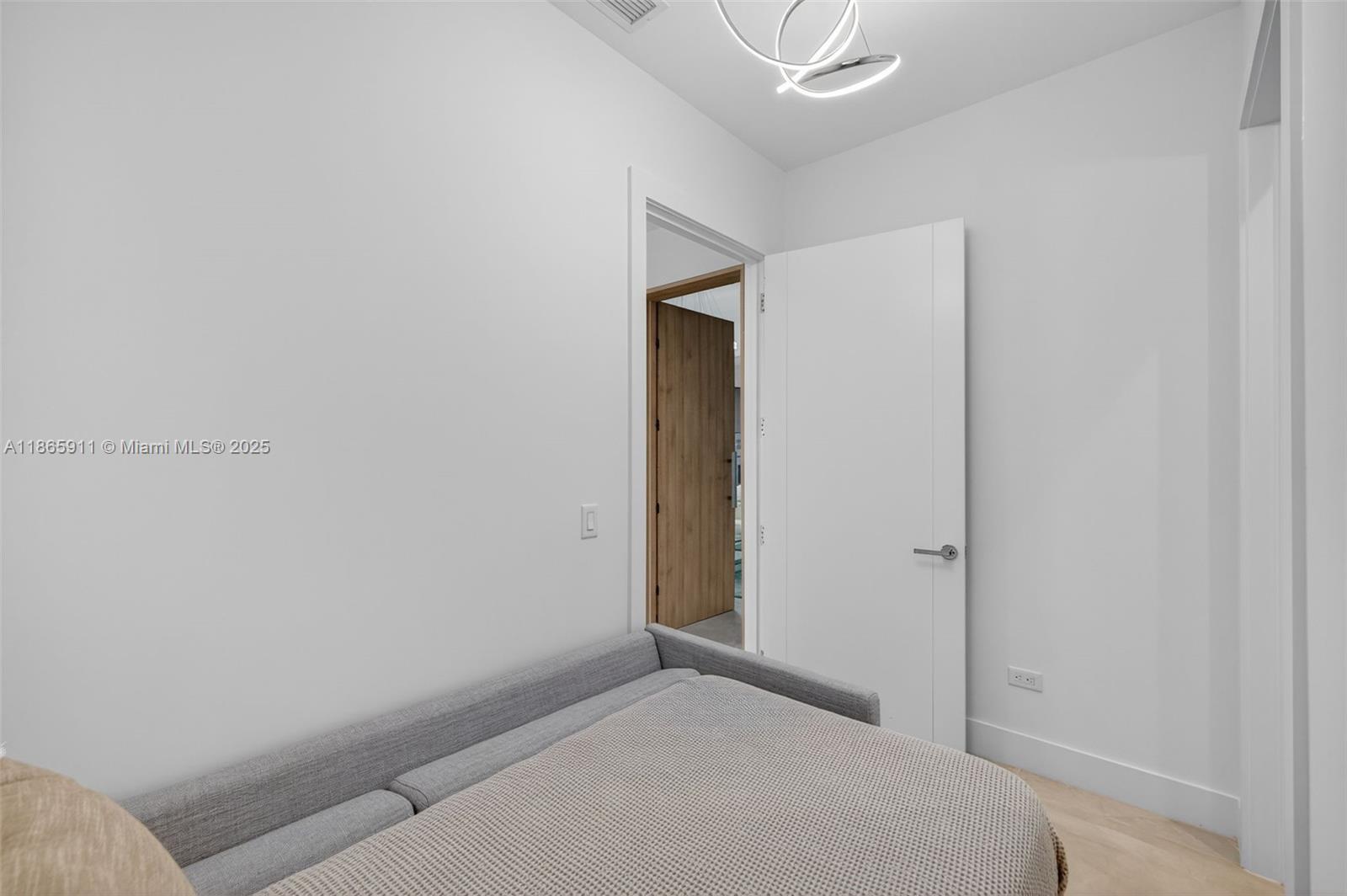 TURNBERRY OCEAN CLUB - Residential