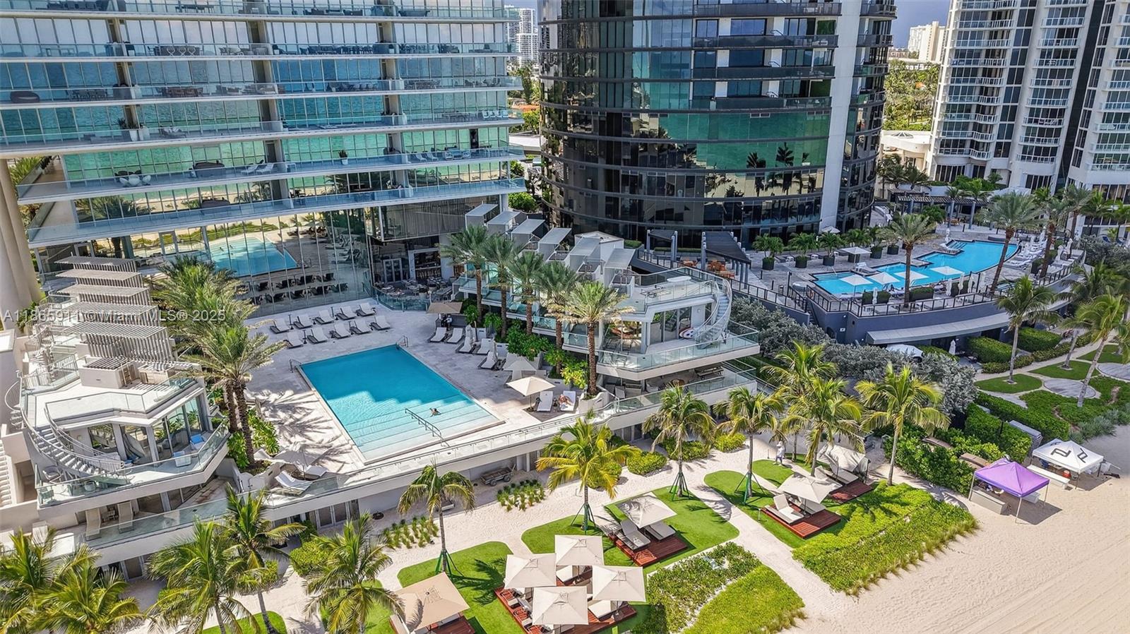 TURNBERRY OCEAN CLUB - Residential