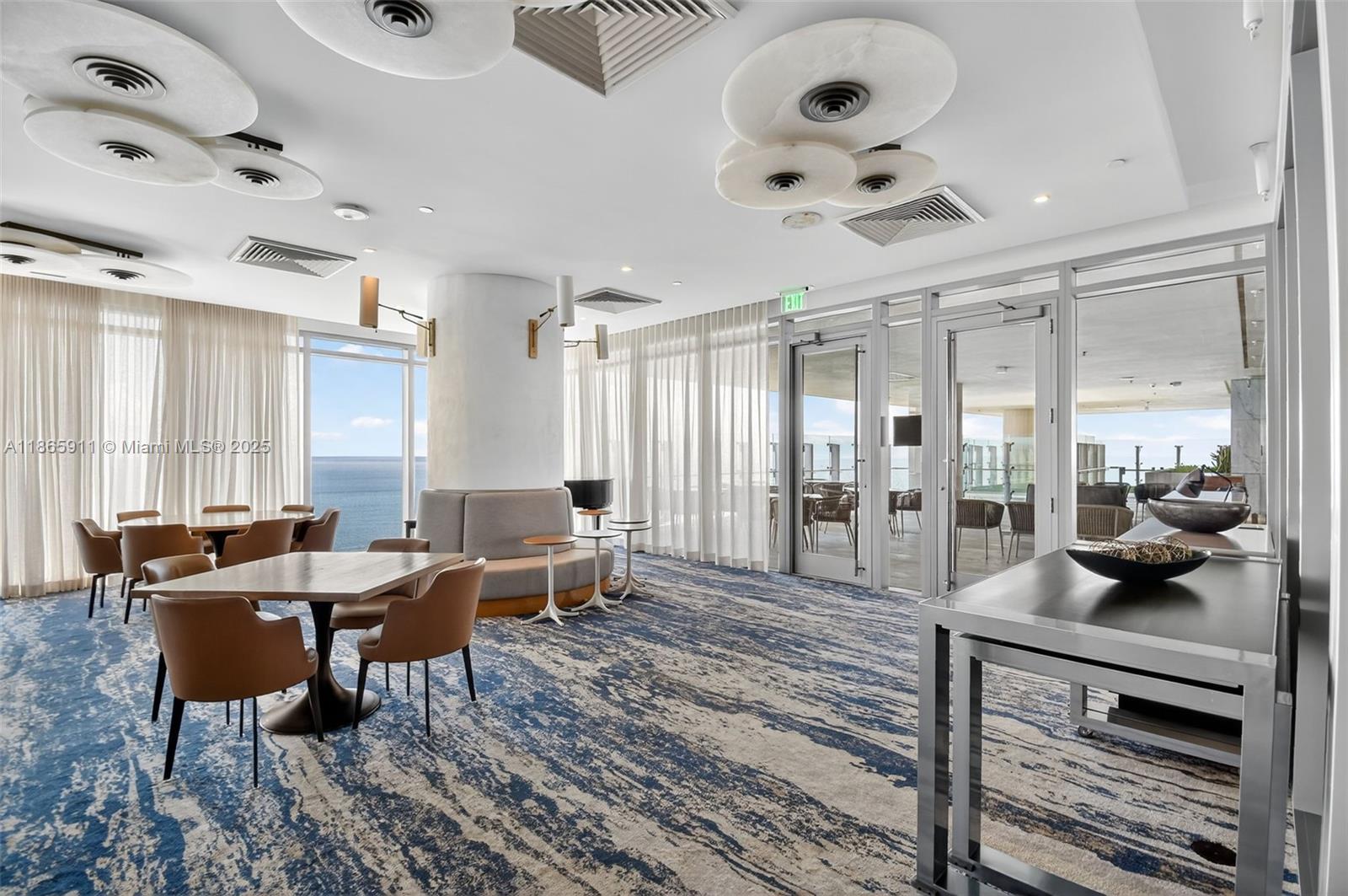 TURNBERRY OCEAN CLUB - Residential