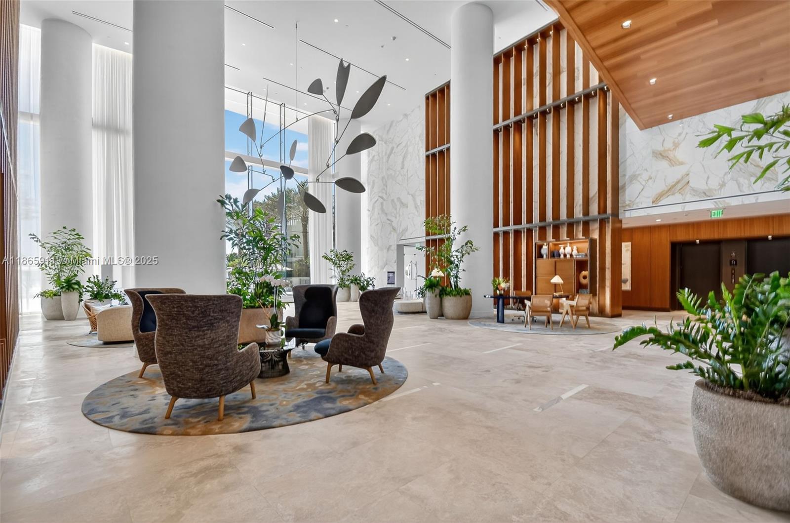 TURNBERRY OCEAN CLUB - Residential
