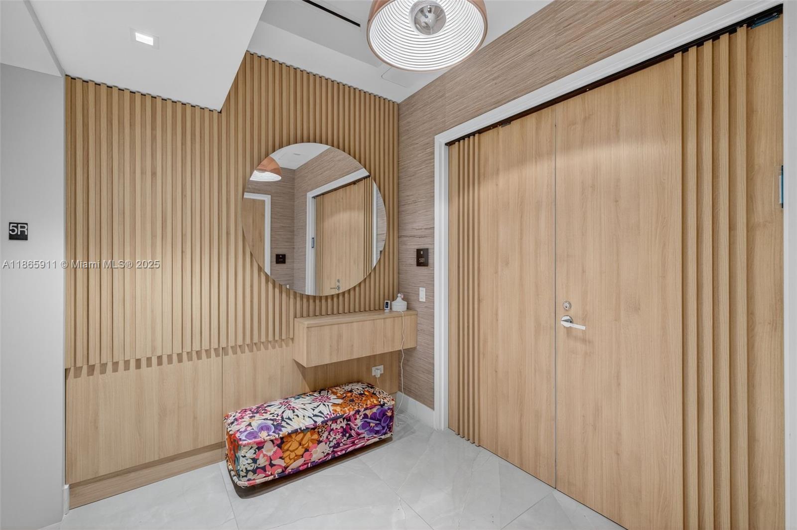 TURNBERRY OCEAN CLUB - Residential