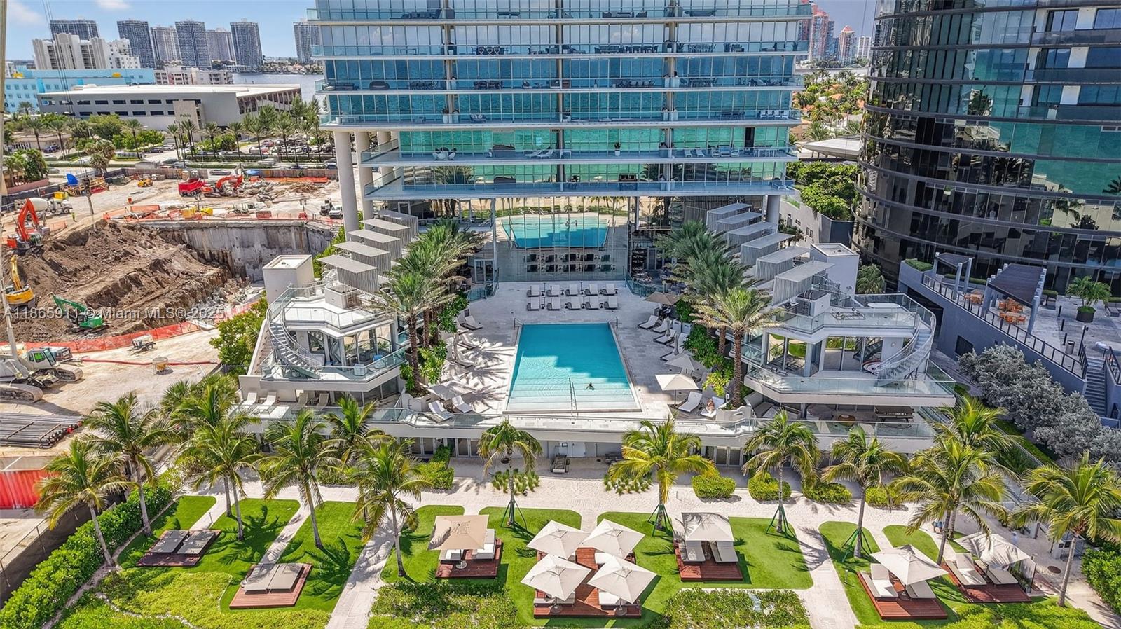 TURNBERRY OCEAN CLUB - Residential