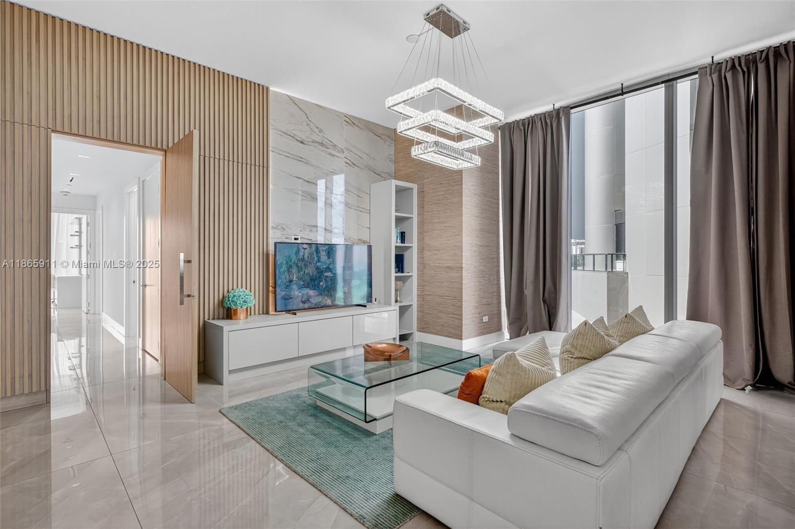 TURNBERRY OCEAN CLUB - Residential