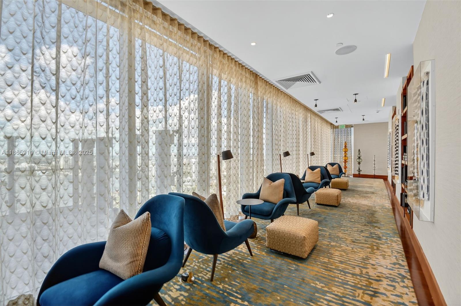 TURNBERRY OCEAN CLUB - Residential