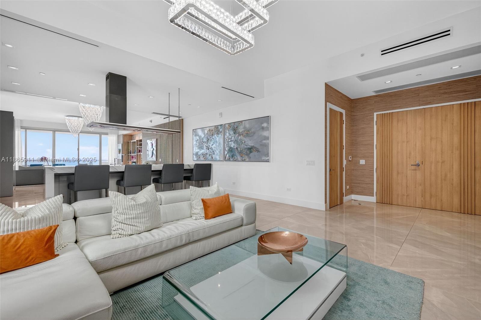 TURNBERRY OCEAN CLUB - Residential