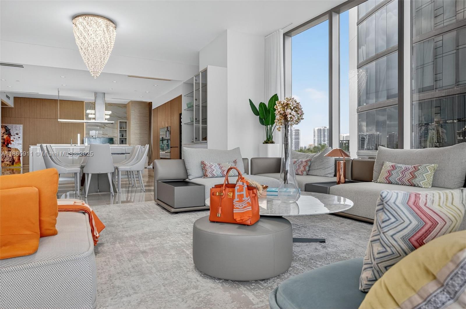 TURNBERRY OCEAN CLUB - Residential