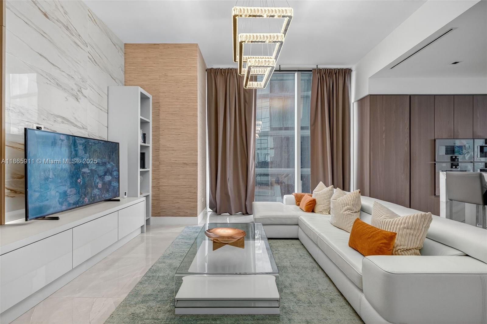 TURNBERRY OCEAN CLUB - Residential