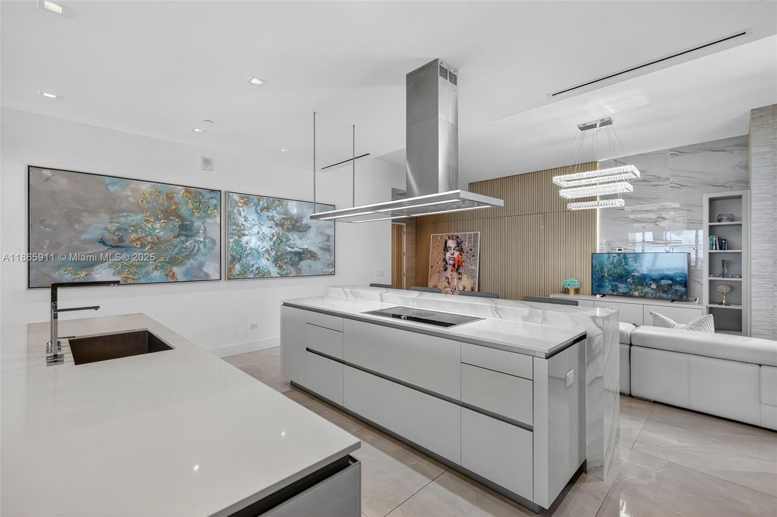 TURNBERRY OCEAN CLUB - Residential